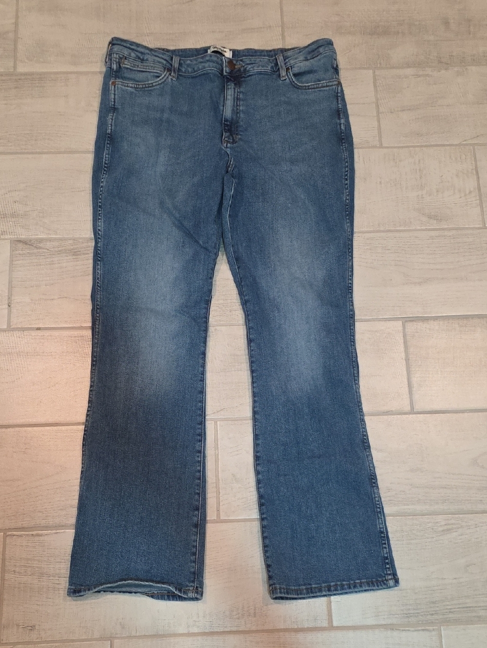 Wrangler Retro High Rise Boot Women's Size 35x34 Medium Wash Stretch